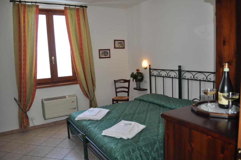 Agriturismo Ai Piacentini Santo Stefano Belbo Rom bilde